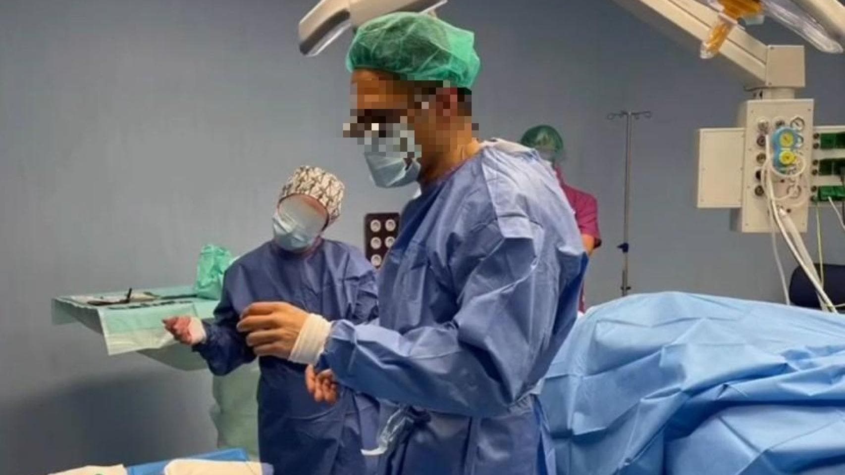 Cirujano violó a paciente anestesiada: enfermera lo grabó