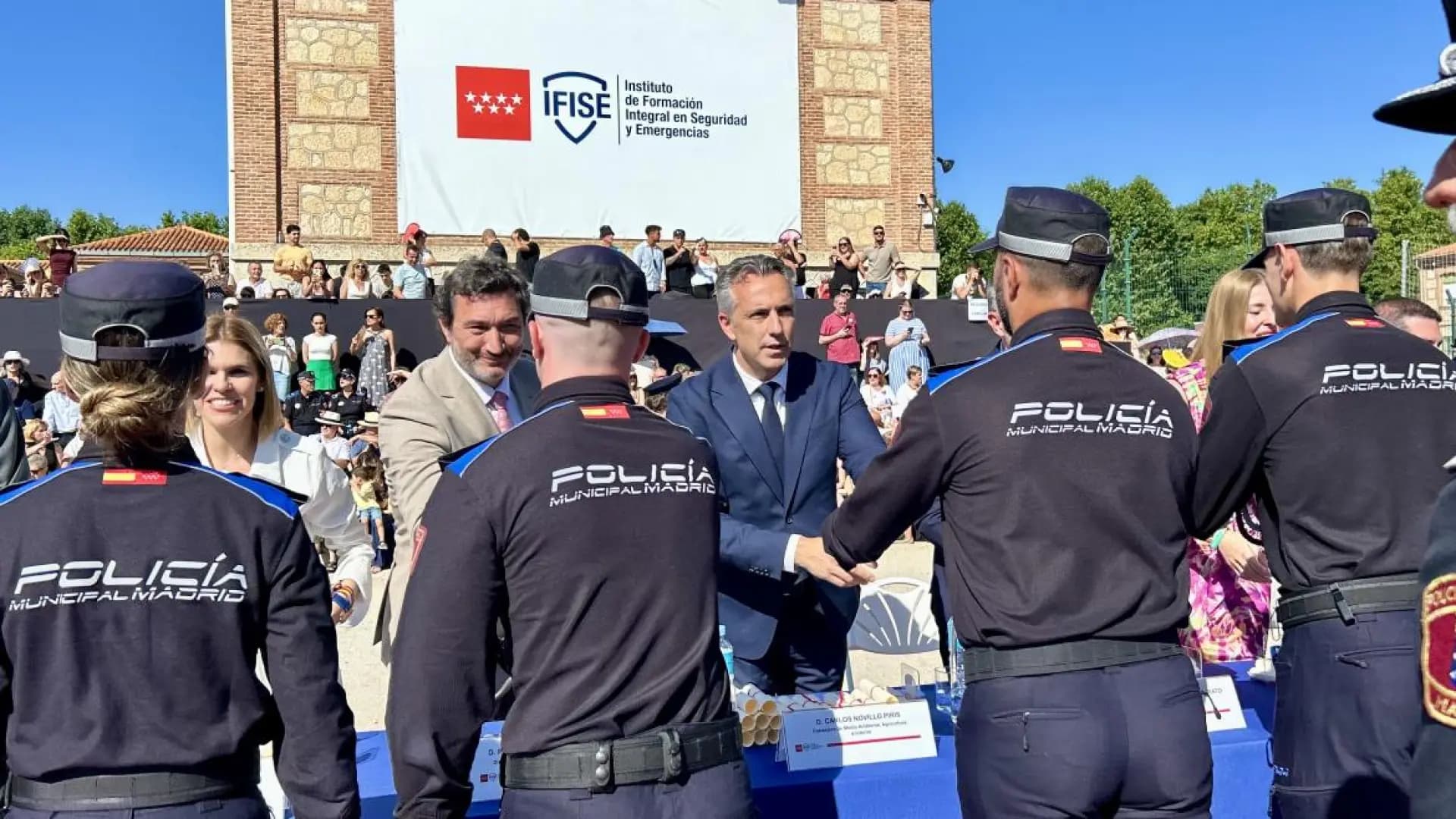 Madrid subvenciona policías locales mientras recorta servicios públicos