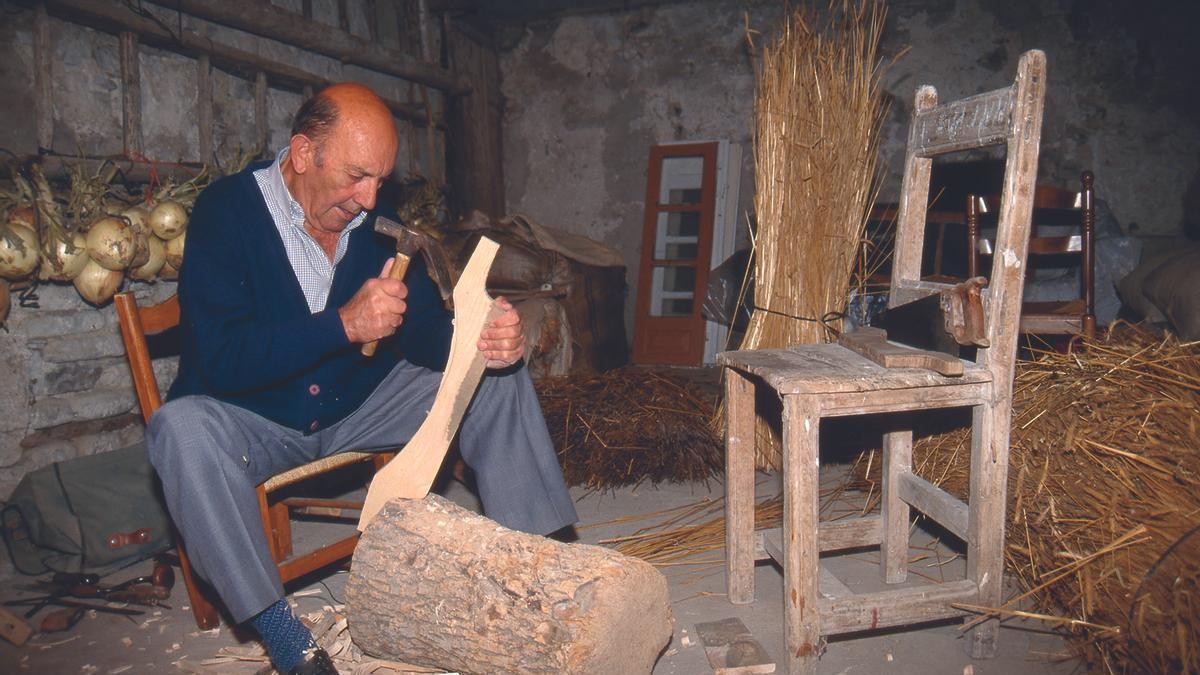 Eugenio Monesma: 'Los oficios perdidos son la historia de la gente humilde que nadie contó'