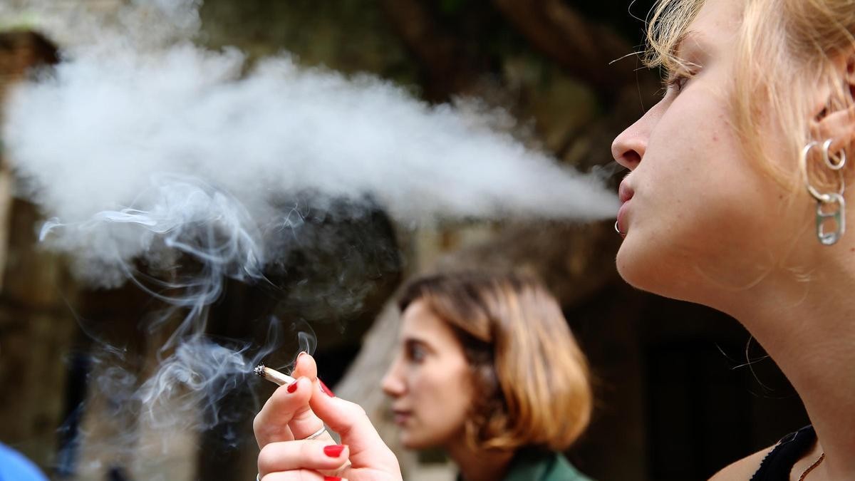 Adictos sin humo: el modelo que Philip Morris quiere para España