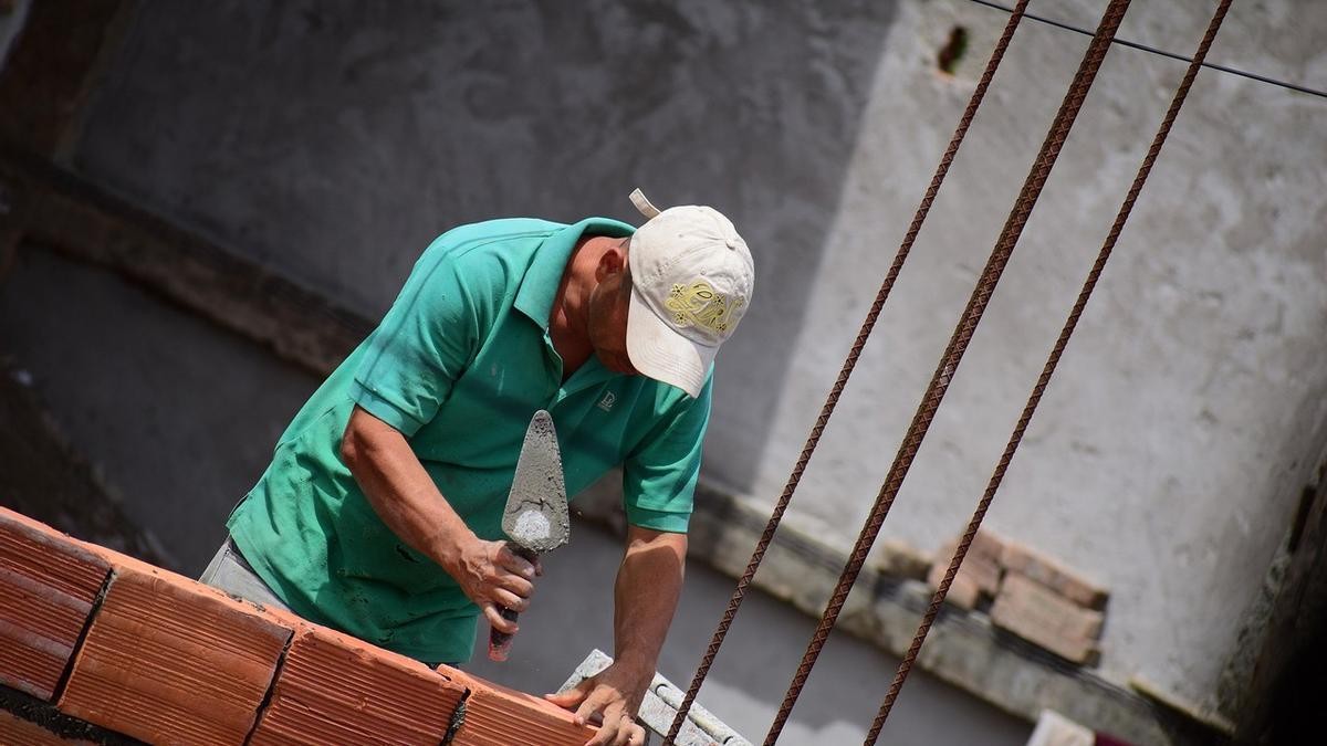 La regularización de migrantes dispara el empleo: mejor septiembre en 26 años