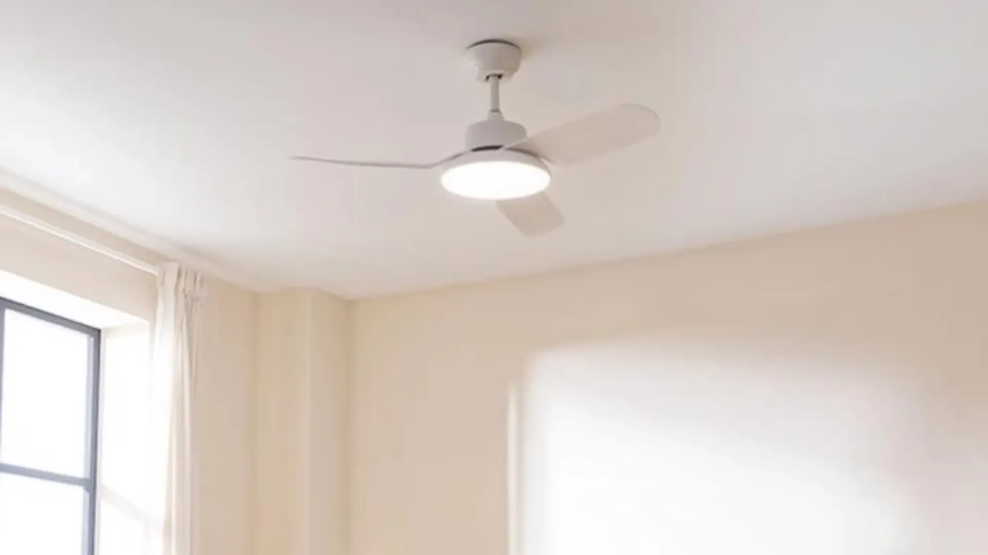 Ventilador con luz LED: la jugada maestra de Cecotec para sobrevivir al agosto sin aire acondicionado