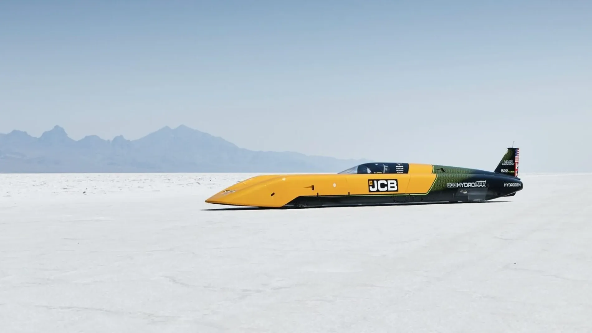 El piloto británico Andy Green pulveriza el récord de velocidad con un coche de hidrógeno: 654 km/h