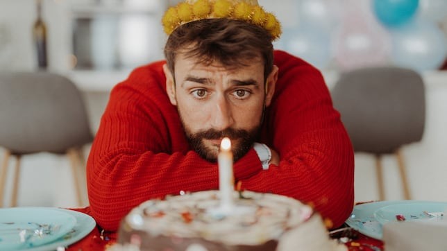 No quieres celebrar tu cumpleaños? No es pereza, es la presión social y la validación externa, según los psicólogos
